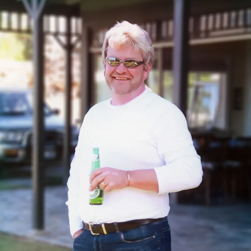 Robert John (Bob) Russell