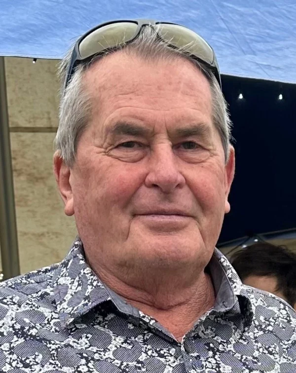 Leslie John Charles (Les) Beck